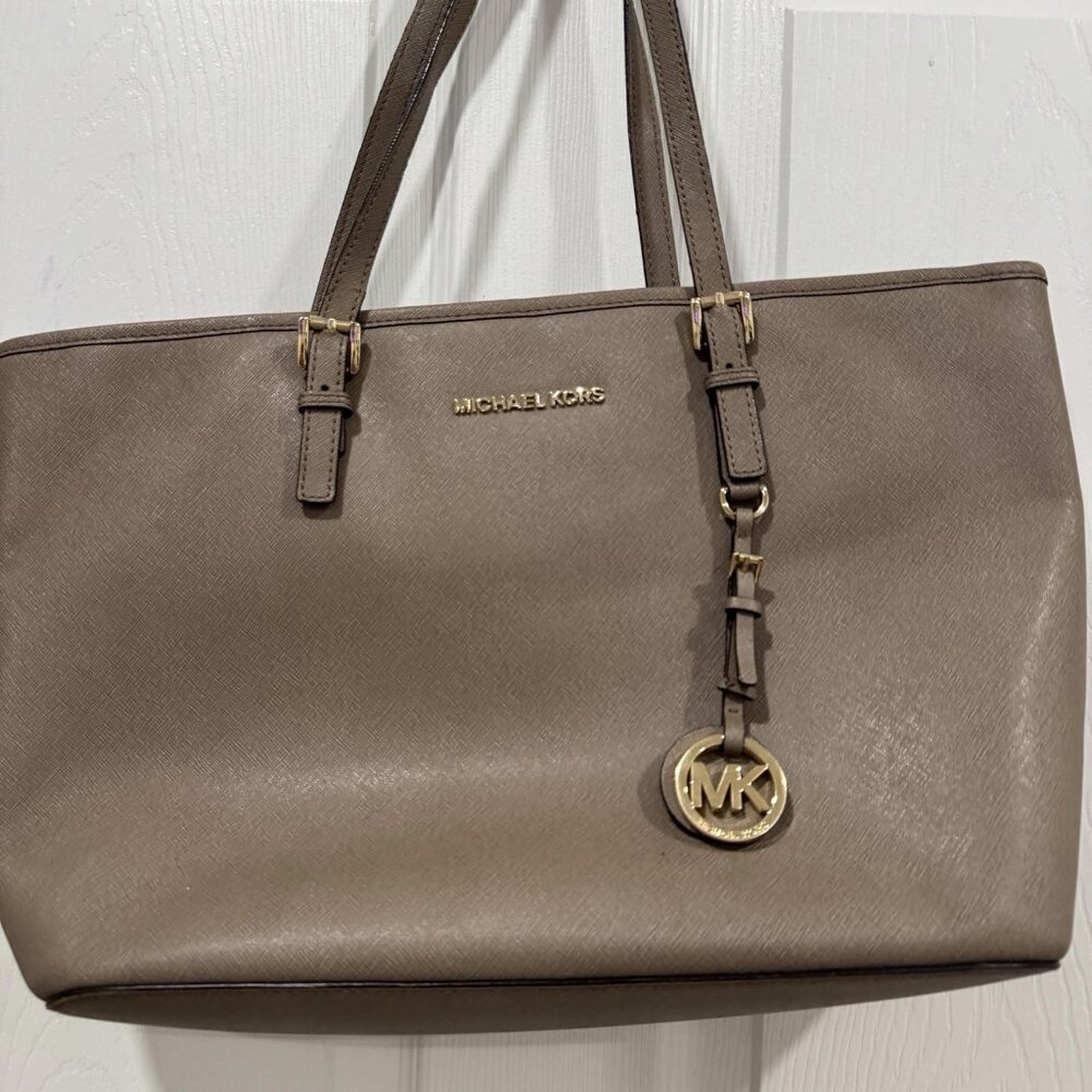 MICHAEL KORS Taupe Leather Jet Set Tote Bag Purse Vacation Brunch Spring‎ Summer - Picture 6 of 15